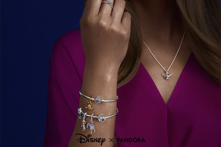 799327C01 Marque  PandoraPandora Dames Argent Sterling Autre Forme Pas Un Bijou Bracelet de Charme 