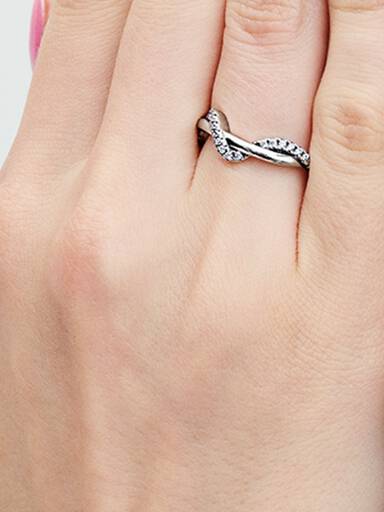 Bague Vagues Entrelacées Scintillantes