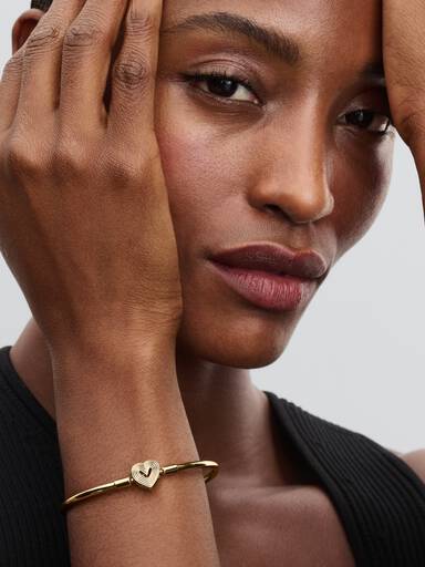 Bangle met stralende hartsluiting