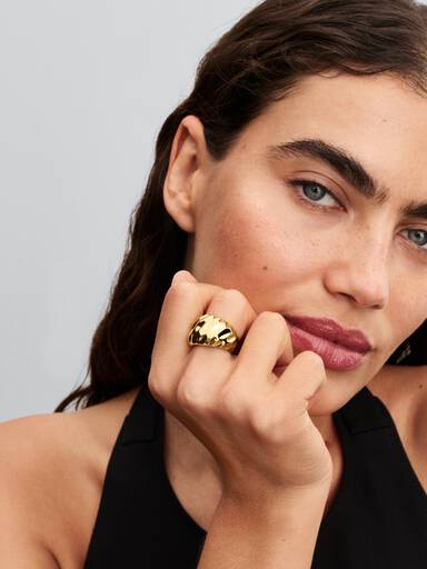 Geribbelde statement ring