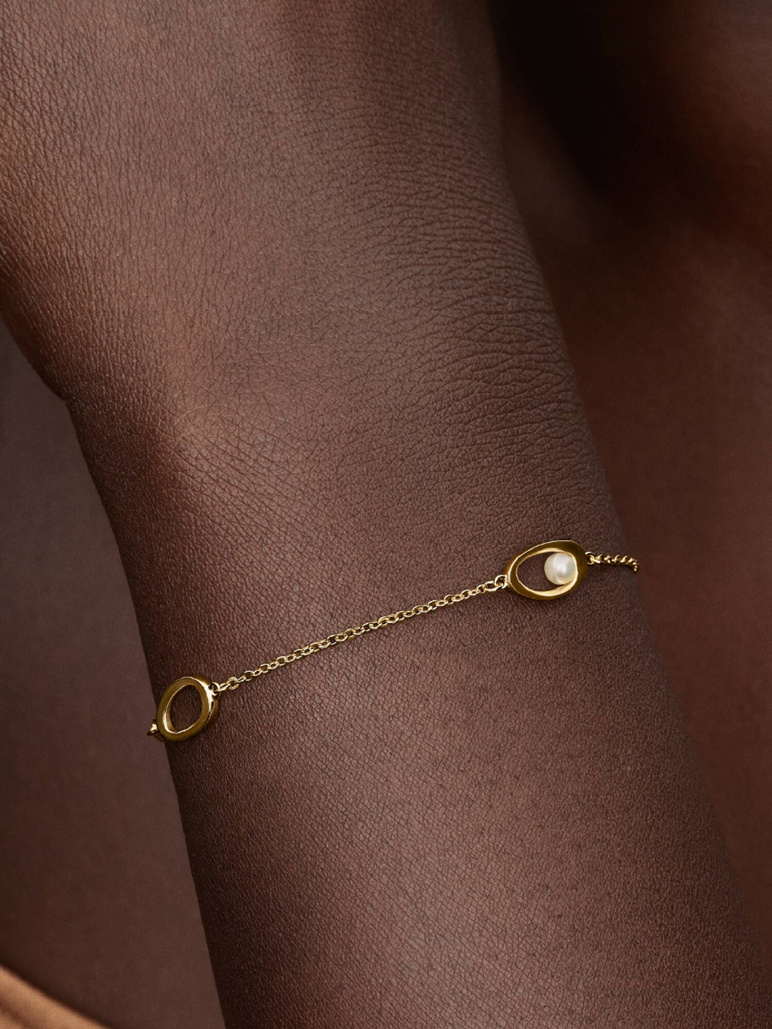 Organisch Gevormde Ovale en Behandelde Gecultiveerde Zoetwaterparel Armband