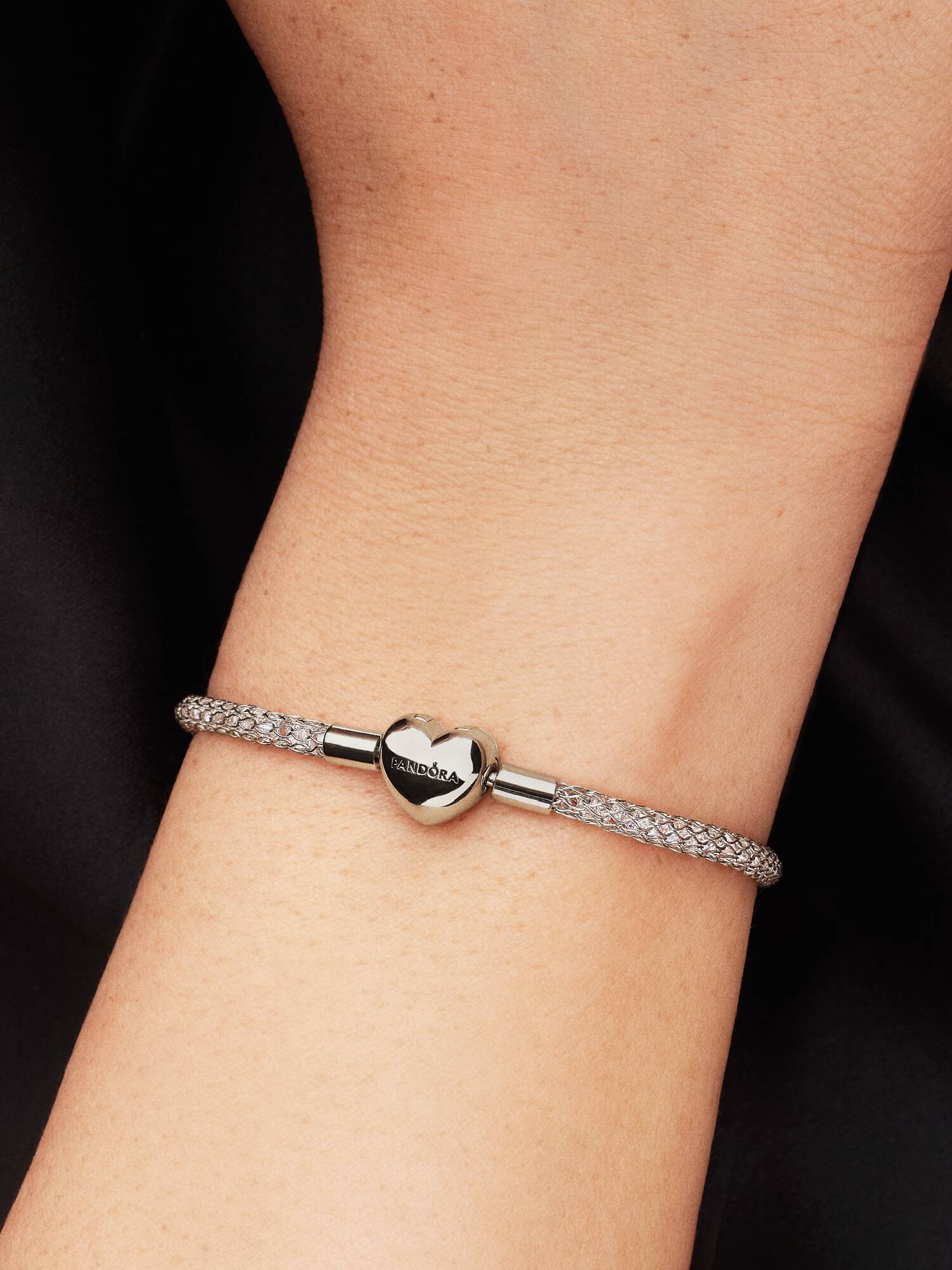 Bracelet en Maille Tissée Scintillant Fermoir Cœur