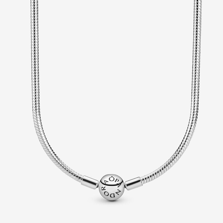 Silver necklace with round clasp image number 0
