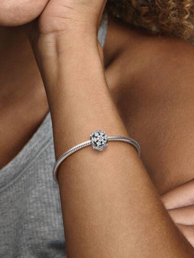 Sparkling Herbarium Cluster Round Charm