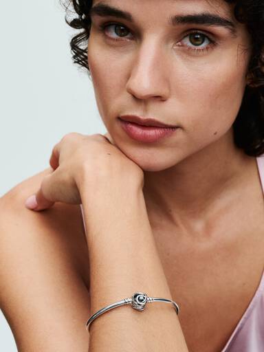 Bangle met omcirkelde sluiting
