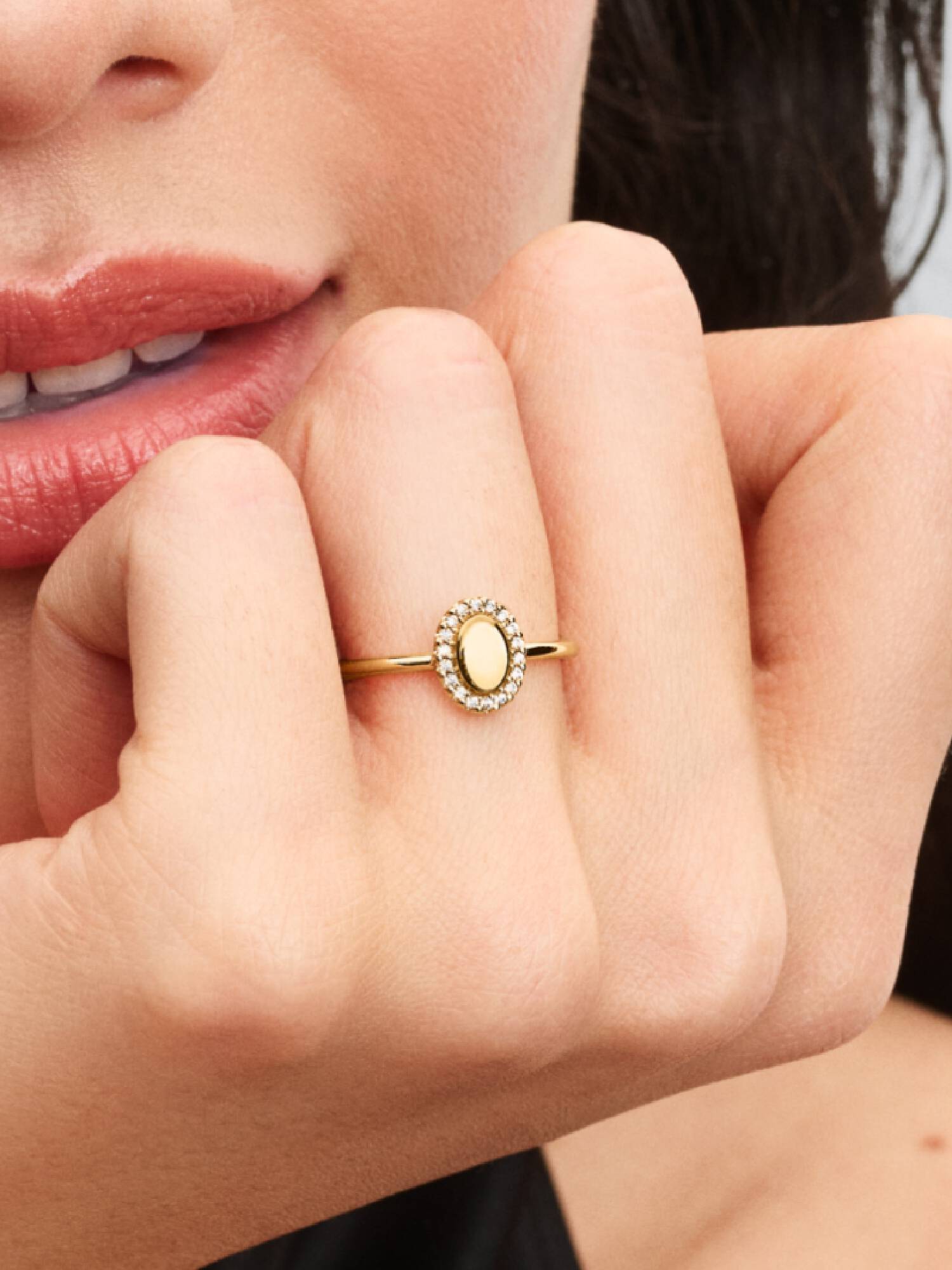 Graveerbare Ovale Halo Ring