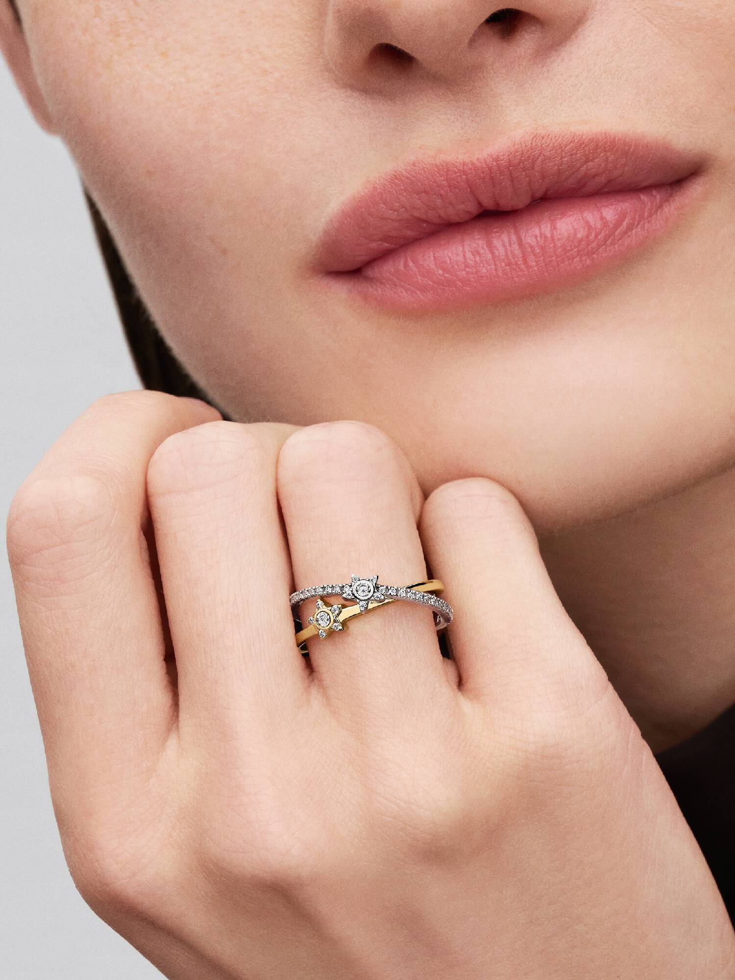 Bague Croisée Étoile Scintillante