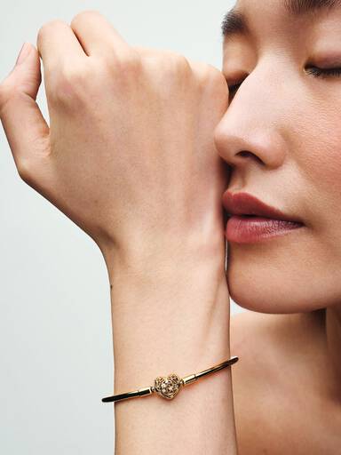 Kosmische bangle met hartsluiting