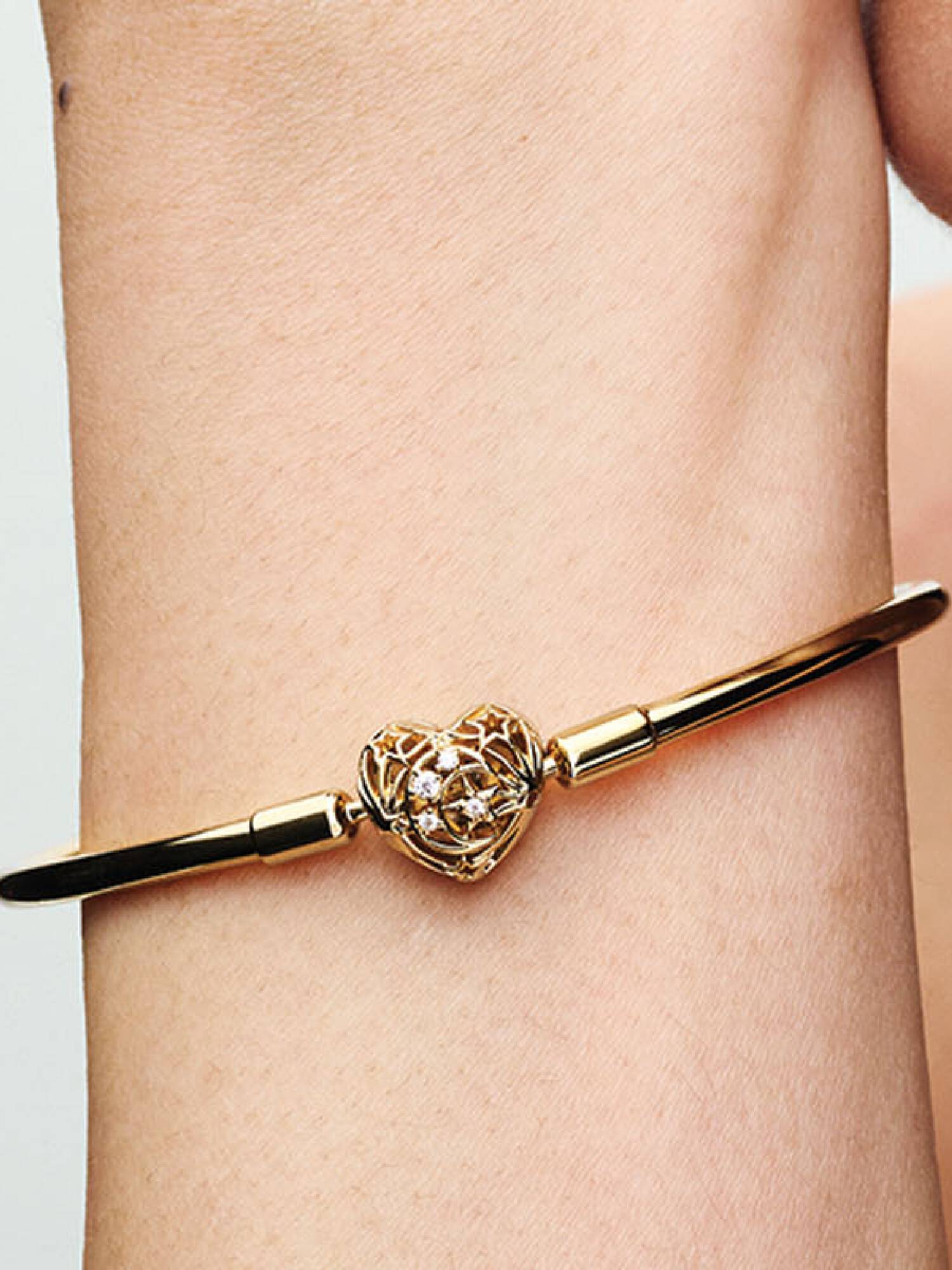 Kosmische bangle met hartsluiting