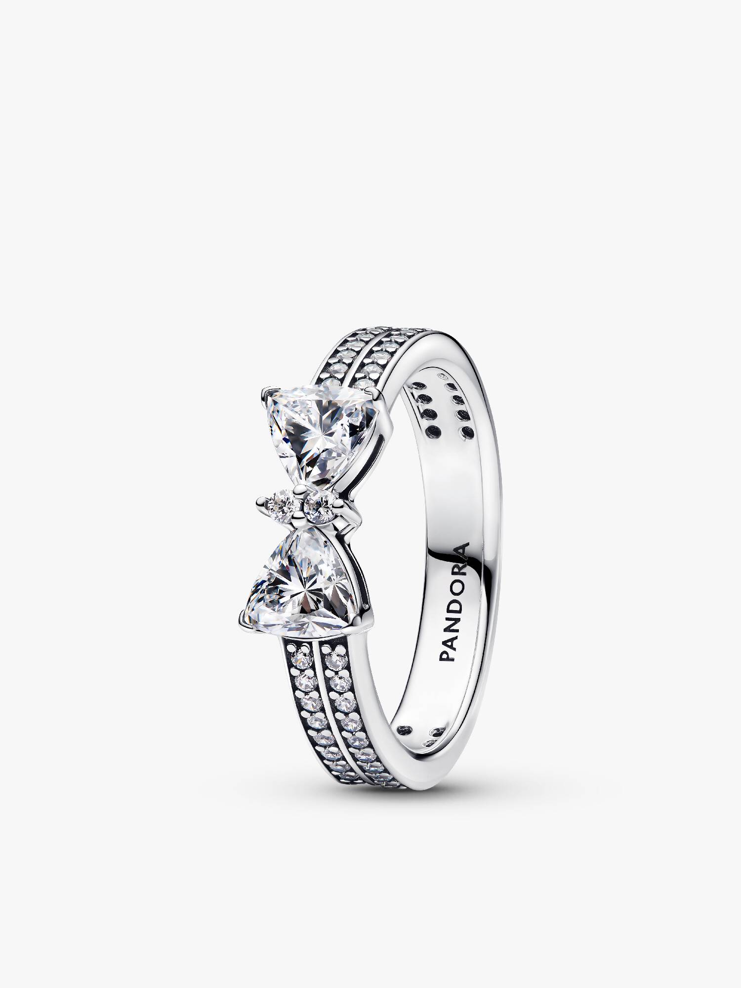 Sprankelende ring met strik en dubbele band
