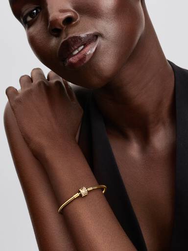 Bangle met Stralende Tonsluiting