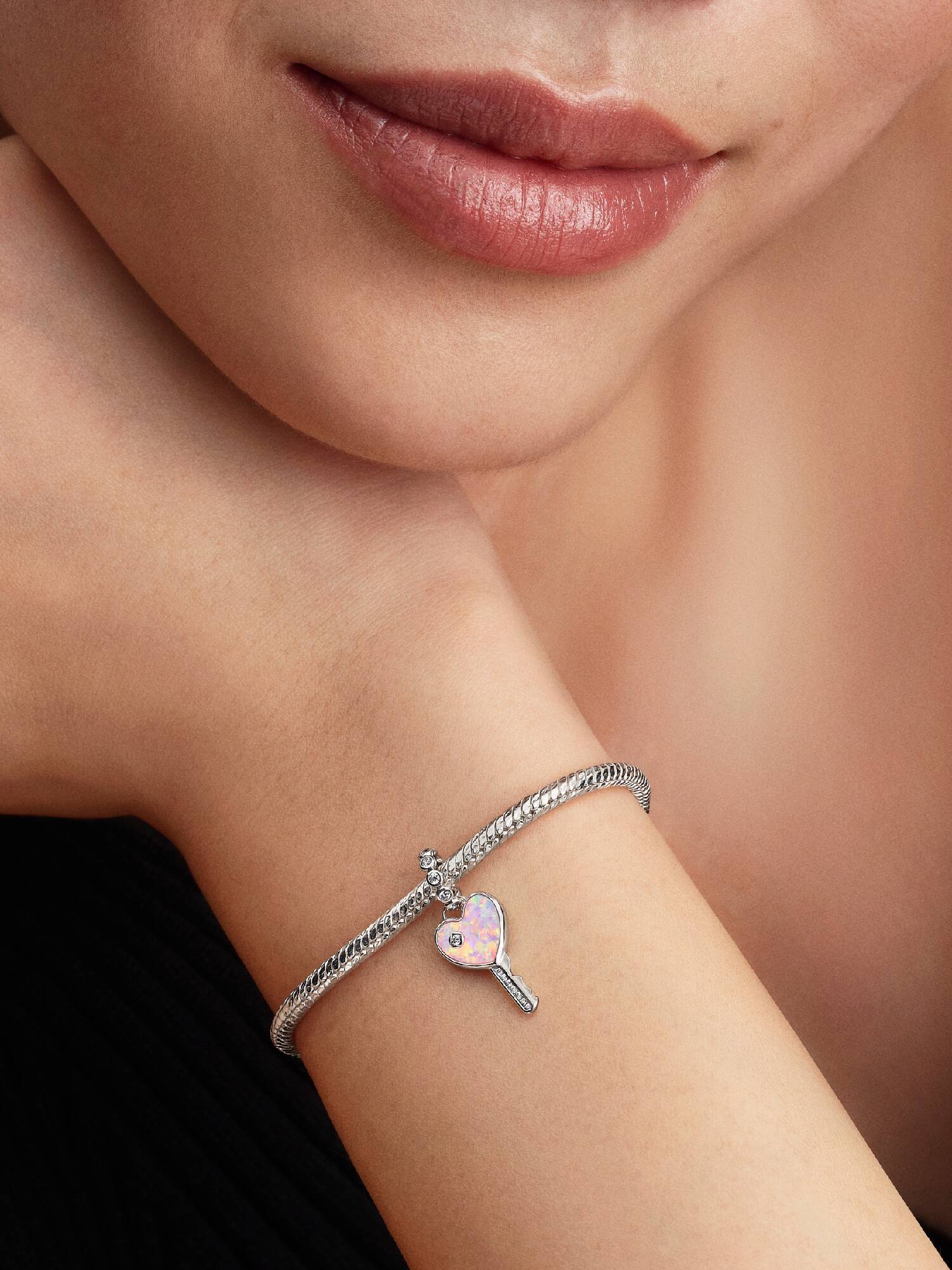 Charm Pendant Clé Cœur Opalescent