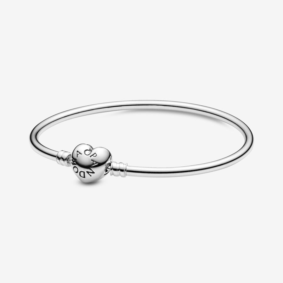 Silver bangle with heart-shaped clasp image number 0