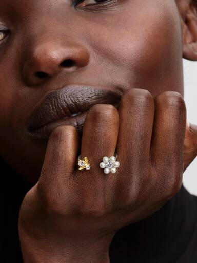 Bague Ouverte Fleur Perle de Culture d’Eau Douce Traitée & Abeille Bridgerton