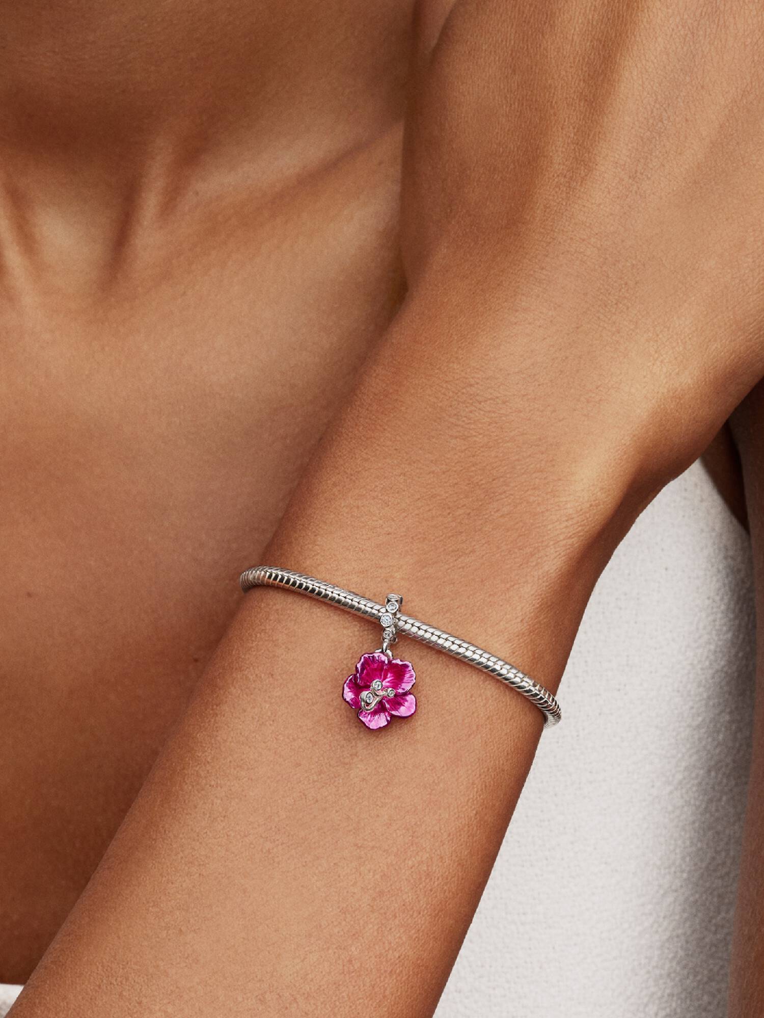 Charm Pendant Hibiscus