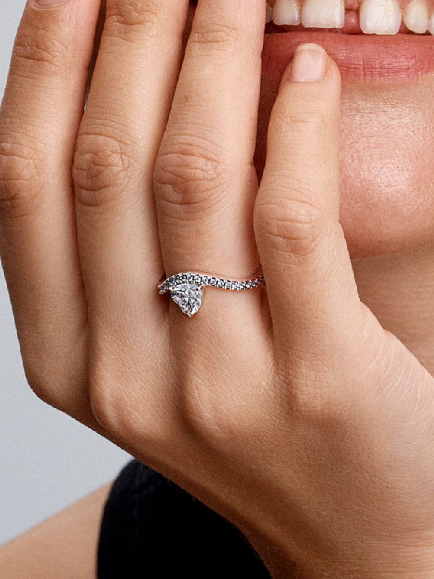 Golvend Pavé Hart Ring