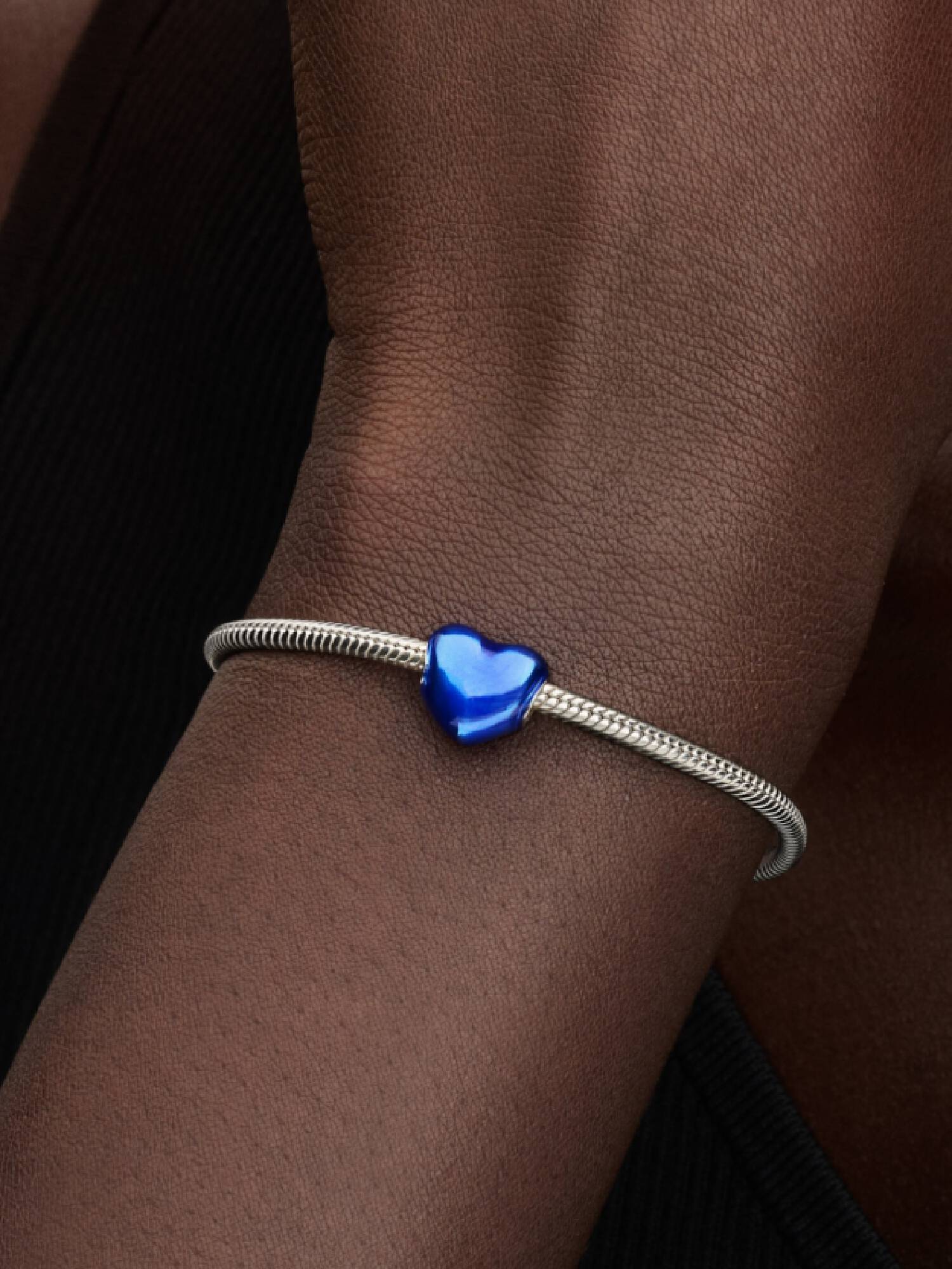 Metallic Blauwe Hart Bedel