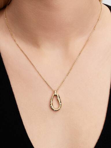 Collier à Pendentif Serti de Pierres de Forme Organique