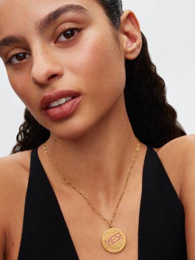 Pat McGrath Het Schoonheidsmantra Oversized Medaillon