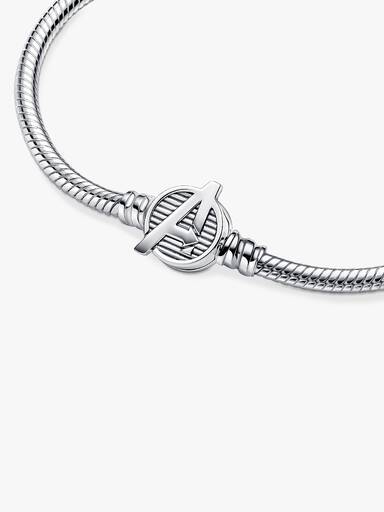 Pandora Moments Snake Chain Armband met Marvel The Avengers Logo Sluiting